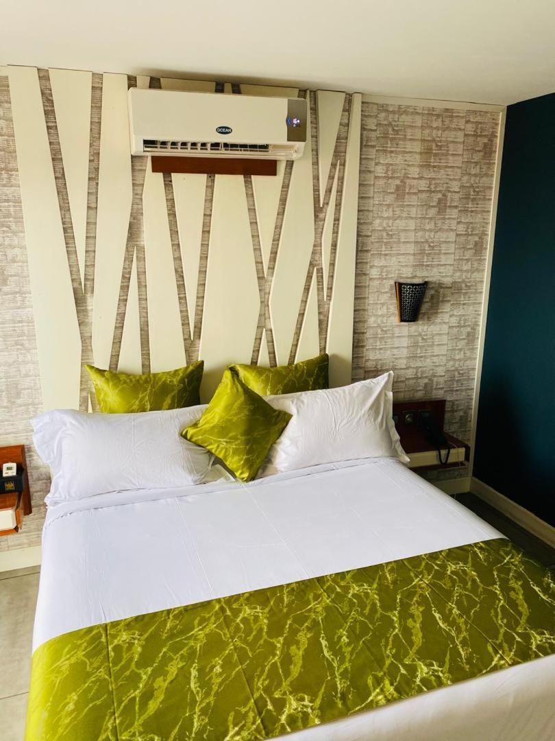 Boun'S Hotel Yaounde Room photo